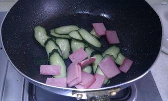 网红吃红肠瓜,口感与颜值并存，网友直呼过瘾！